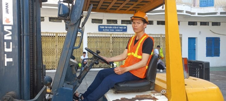 Đăng kí học lái xe nâng tại hà nội